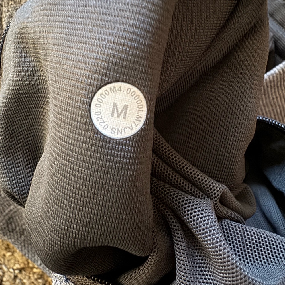 Lululemon Men's Gray Athletic Shorts - Picture 7 of 7